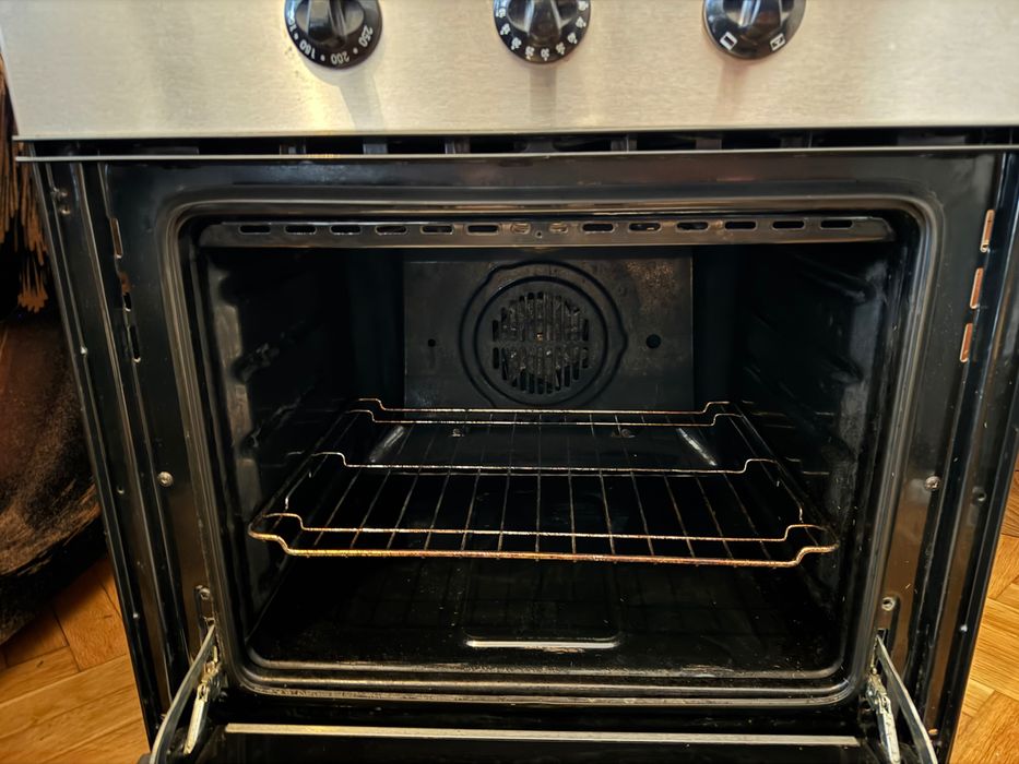 Фурна за вграждане | Работеща но става и за части