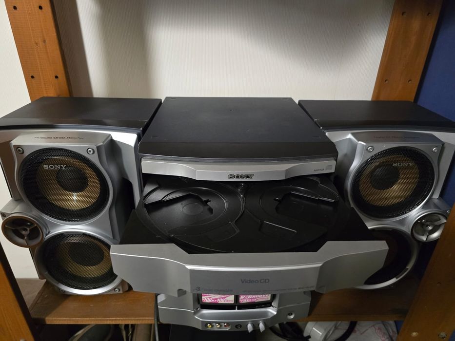 Колонки центр, Блютуз.