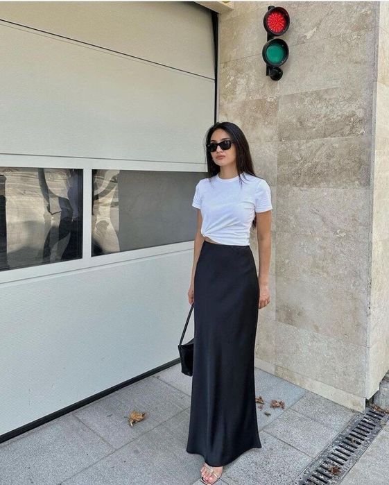 Юбка рыбка отлично подчеркивает фигуру