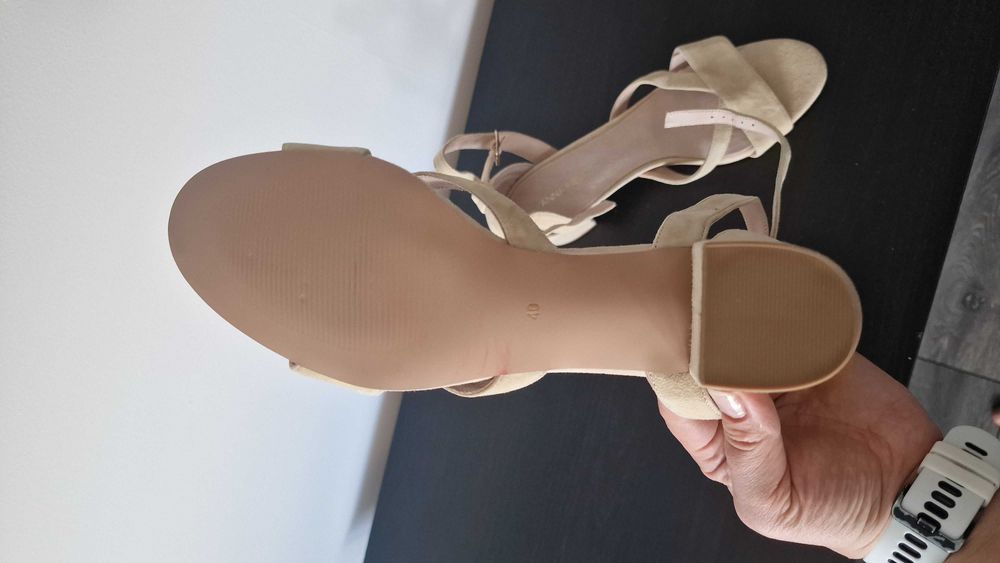 Sandale bej de piele