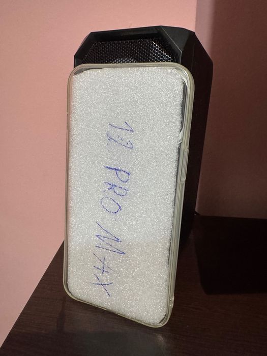 Продавам стилен кейс Guess за iPhone 12 Pro Max на цена 9.99 лв!