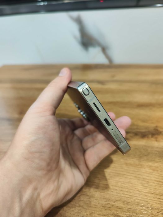 Продаю Samsung Galaxy S25 Ultra 256 ГБ в цвете Titanium.