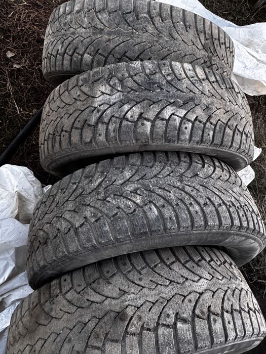 Продам комплект шин 215/65/16