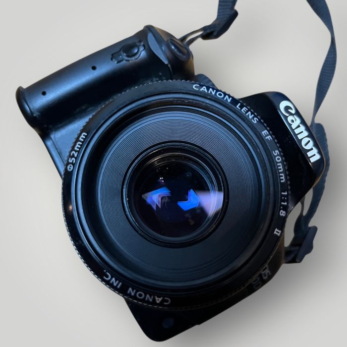Продавам Canon 550D  + Обектив + Батерия + Зарядно