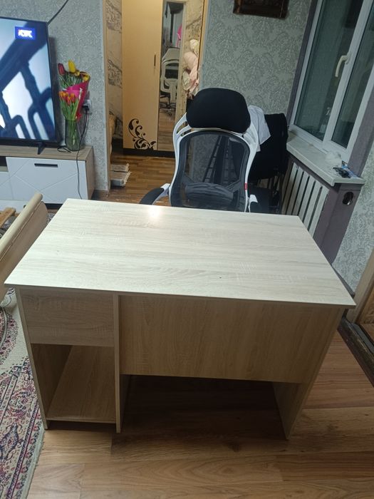 Кресло.    .        .