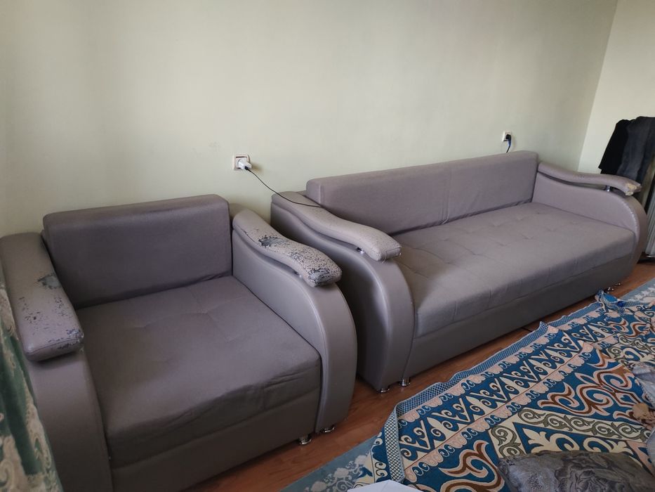 ПРОДАЕМ диван+ кресло