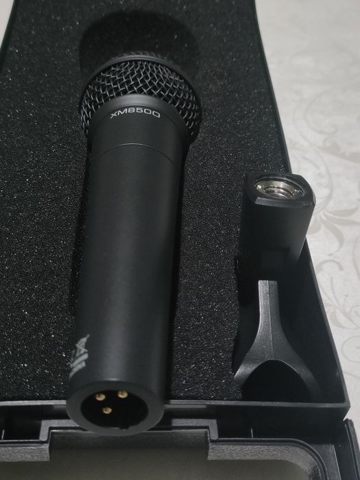 Продается микрофон Behringer .с предусилителем.