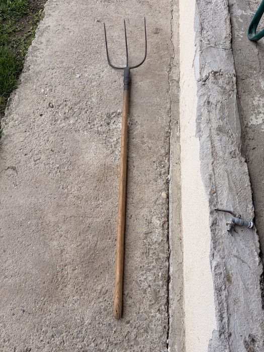 Se vinde FURCĂ pentru fân