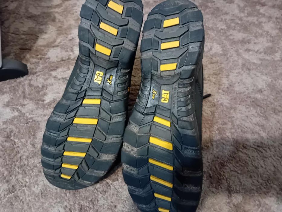 Caterpillar-работни боти с бомбе 46 номер