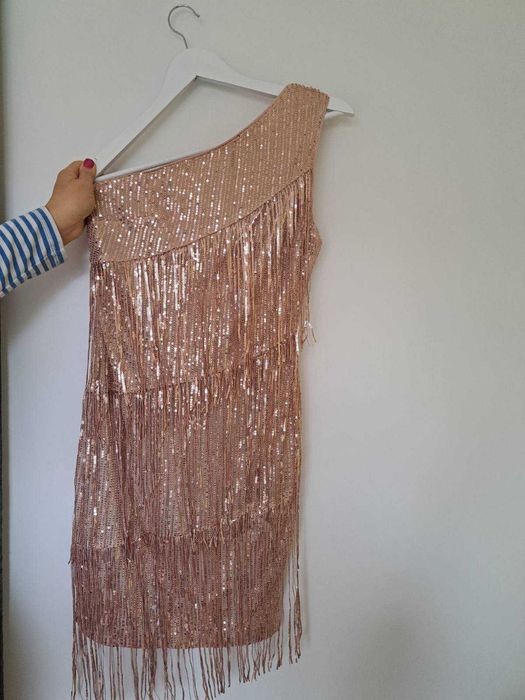 Чисто нова официална рокля