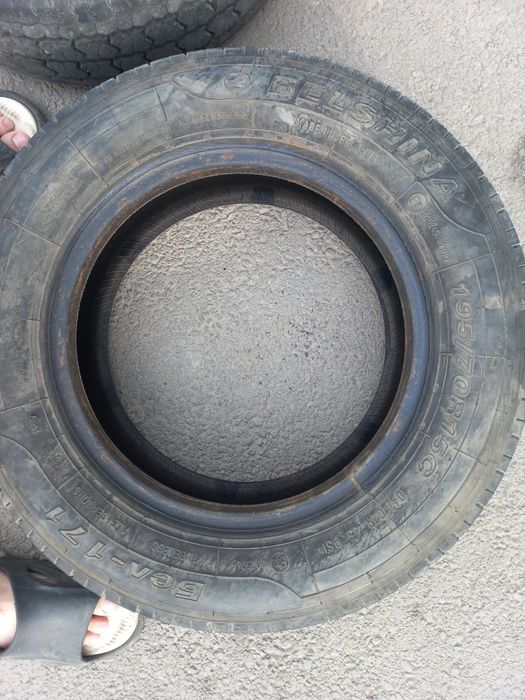 Продам две шины размер 195/70R15C