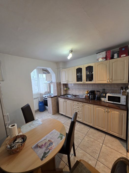Super ofertă Beiuș! APARTAMENT CU 3 camere, 2 balcoane, bucătărie mare