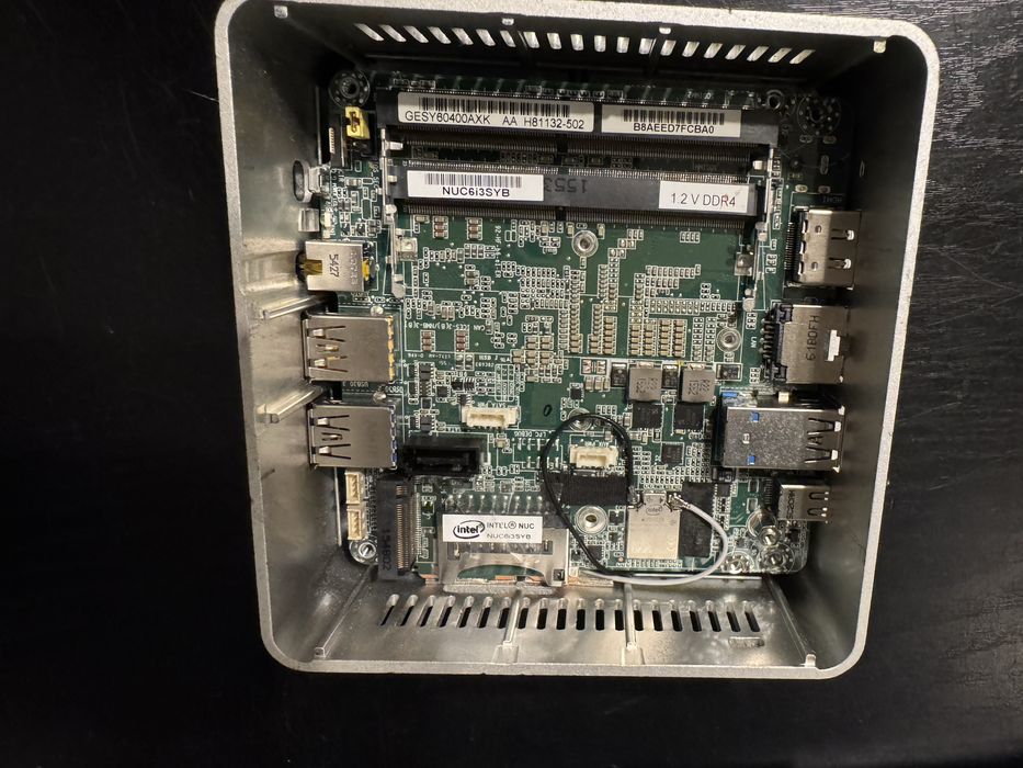 intel NUC i3 ddr4/M2