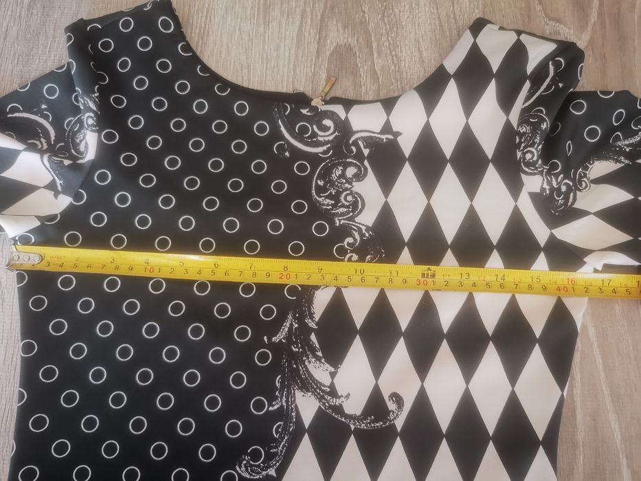 Еластична вталена рокля