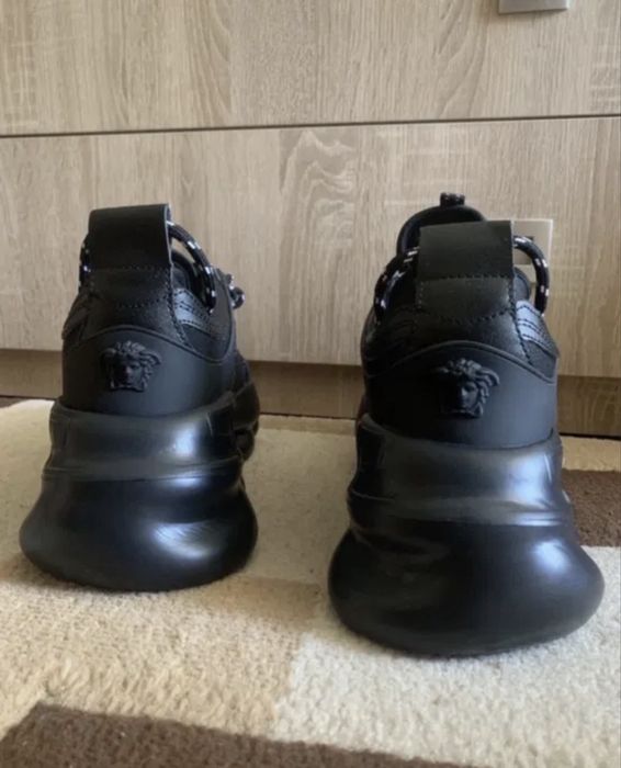 Versace chain reaction