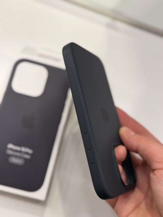 Оригинален кеис и протектор за iphone 16 pro