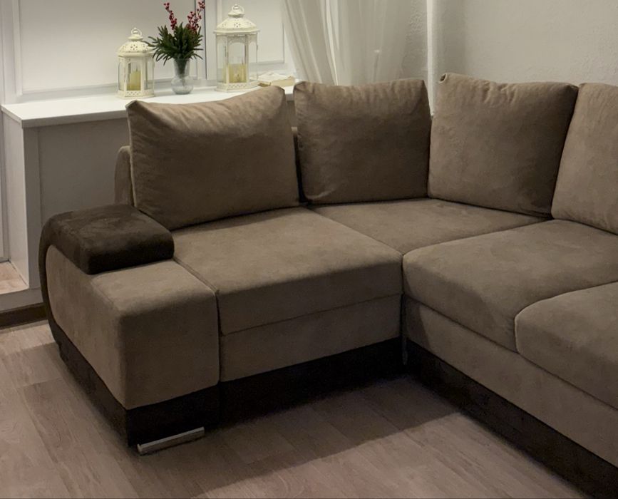 Продам диван Бежевый