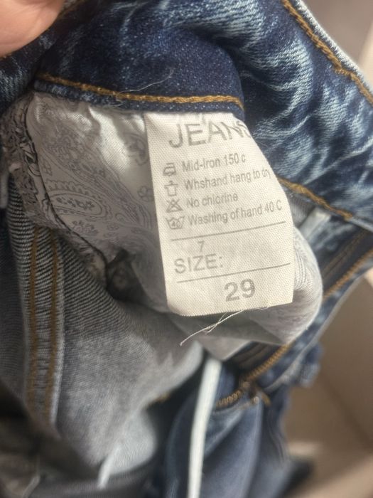 Продам женские джинсы 29р