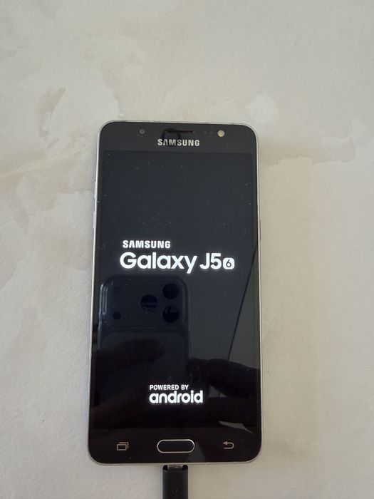 Смартфон Samsung Galaxy J5 (2016) — для работы или ребенка