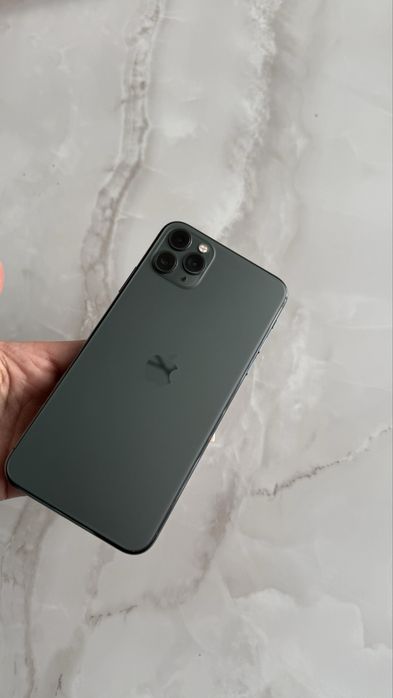 Продам Айфон 11 про мах 64гб