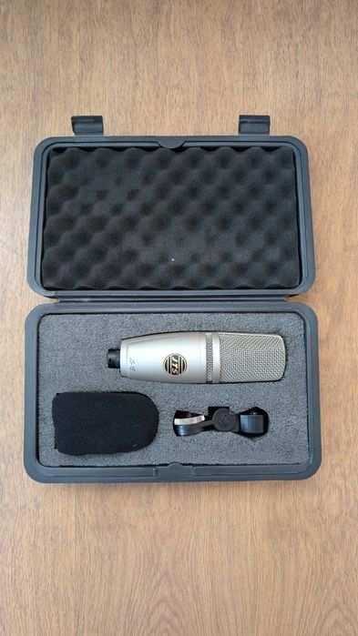 Студиен микрофон JTS JS 1E