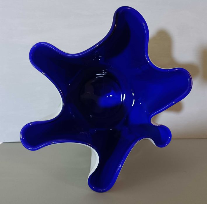 Большая красивая ваза для цветов