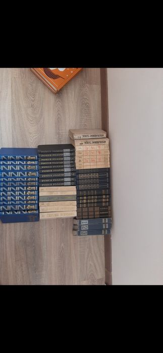 Продаются книги.