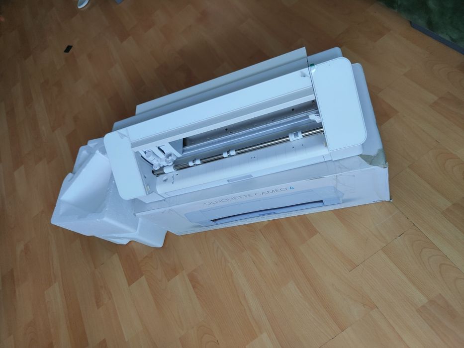 Curter Plotter Cameo 4 folosit foarte putin a stat depozitat