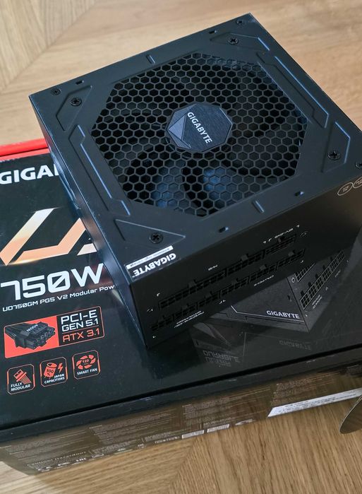 Sursa PC (Power Supply) Gigabyte UD750GM PG5 V2 - Gold - 750W - ca noua