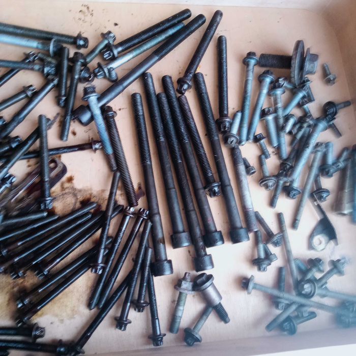 продам болты с двиготеля 112 мерса оригинал