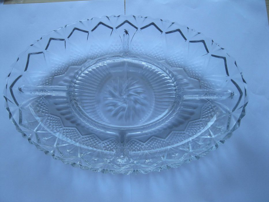 Стъклена десертна чиния