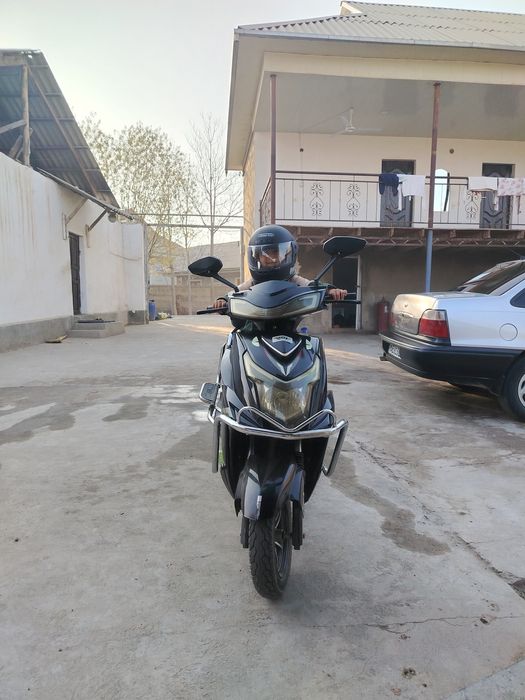 Skuter Tesla2 duga sotiladi