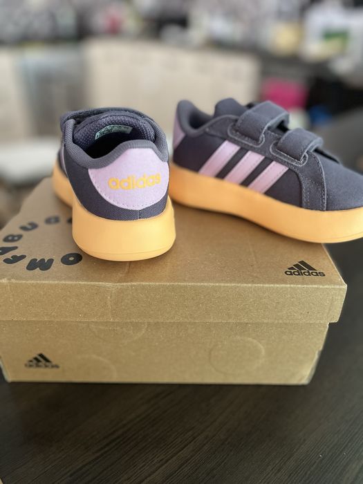 Маратонки и ботуши Adidas Nike Crocs Michael Kors Zara