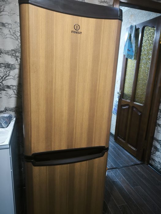 Холодильник indesit