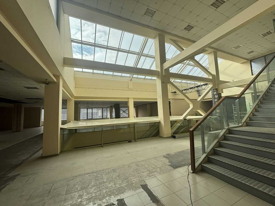 Дава се под наем Офис в София, Люлин 10 - 750 кв.м за 4986.27 € - Снимка #1