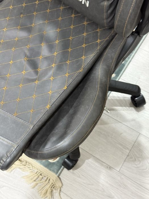 Игровое кресло.