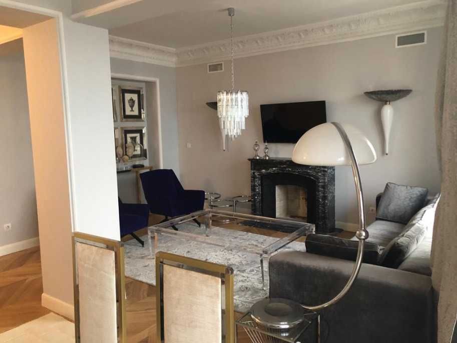 Дава се под наем Тристаен апартамент в София, Център - 160 кв.м за 1200 € - Снимка #1