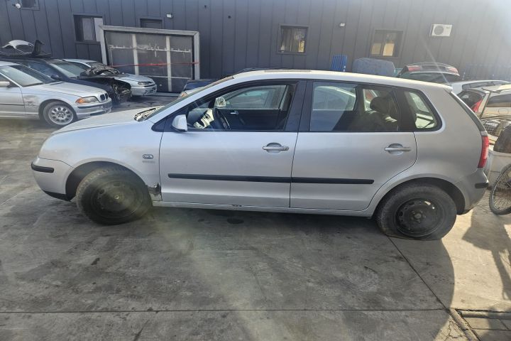 Contact cu cheie Volkswagen VW Polo 2002 1.2 MT (64 hp)