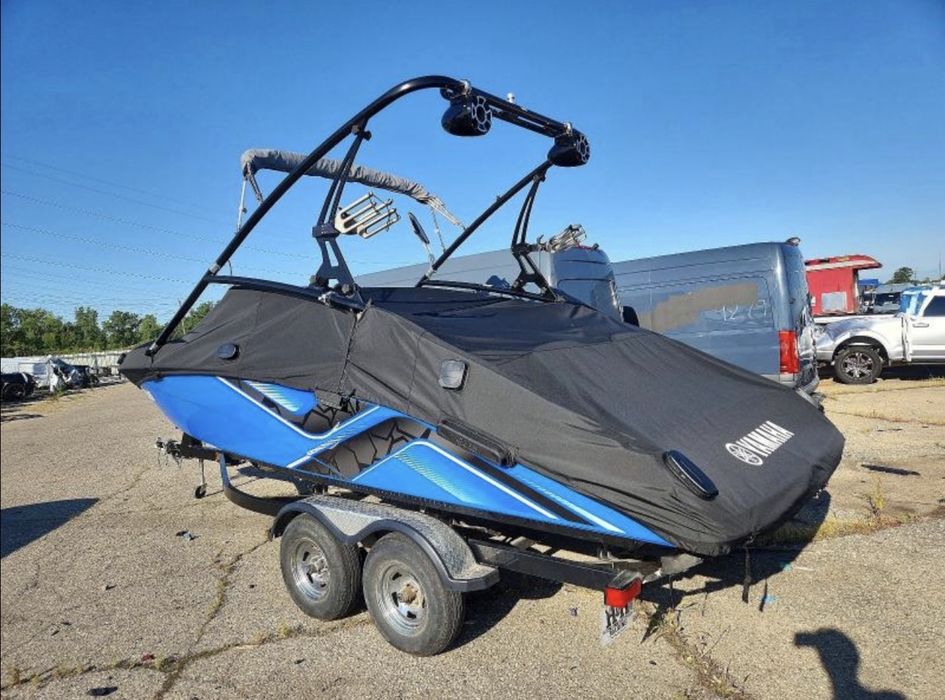 Катер Yamaha 212X