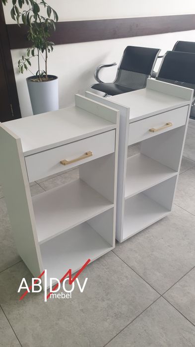 Тумбочка на роликах.  Тележка для салона красоты