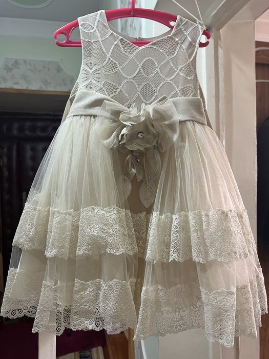 Платье для  девочки новое