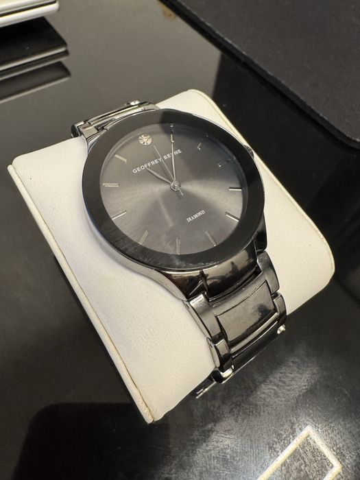 Продавам мъжки часовник Geoffrey Beene с метална каишка