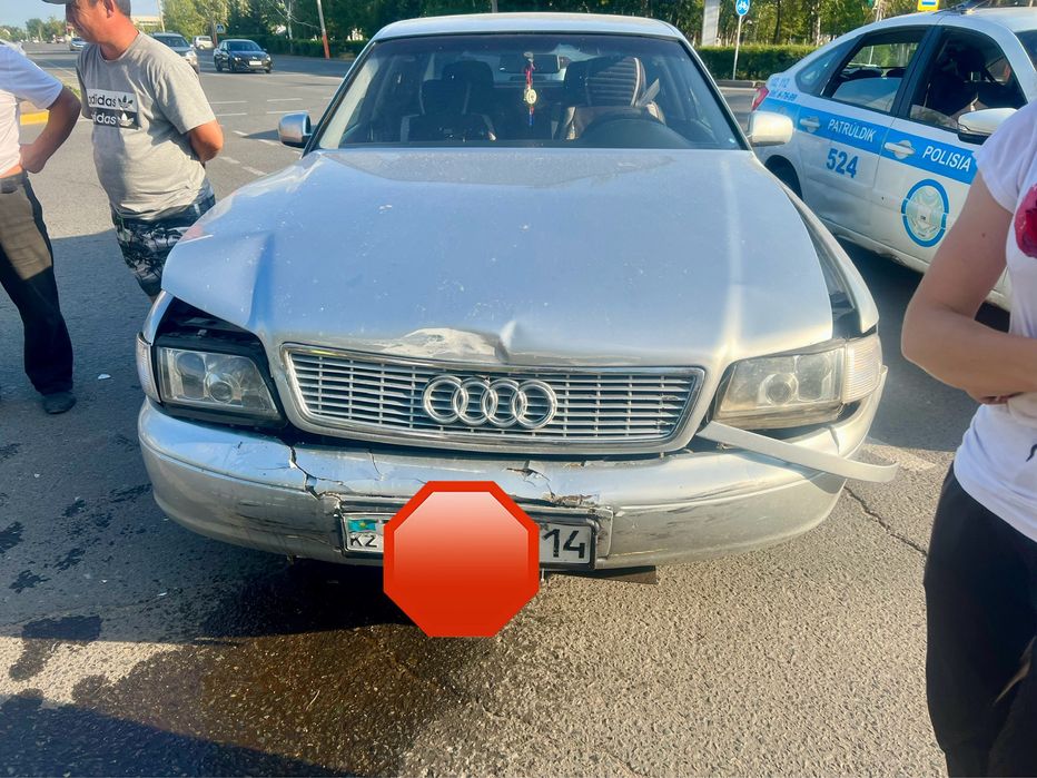 Продам машину Ауди А8