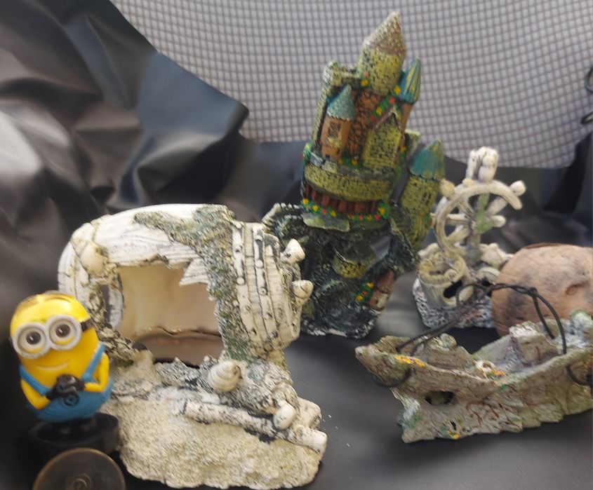 Diverse decorațiuni pentru  acvariu