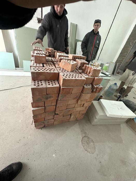 Красный кирпич продается