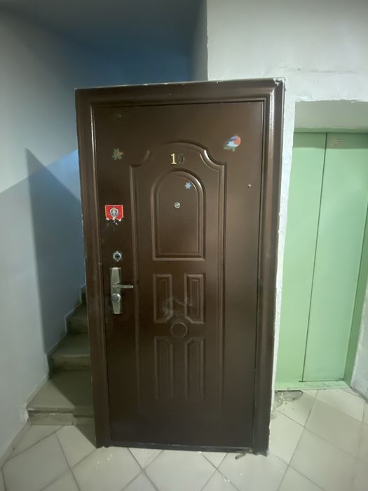 Входная дверь…..