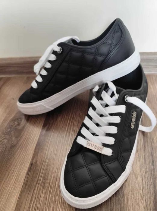 Нови оригинални кецове Guess