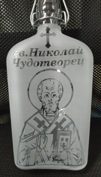 Ръчно гравирани бутилки за Никулден