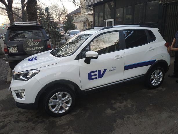 Электромобиль марки  CHANGAN CS15
