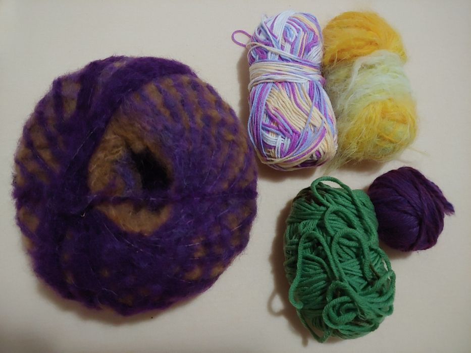 Set pentru tricotat (cercuri, ustensile, andrele, fir)